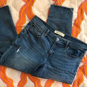 GAP BEST GIRLFRIEND DISTRESSED DENIM JEANS